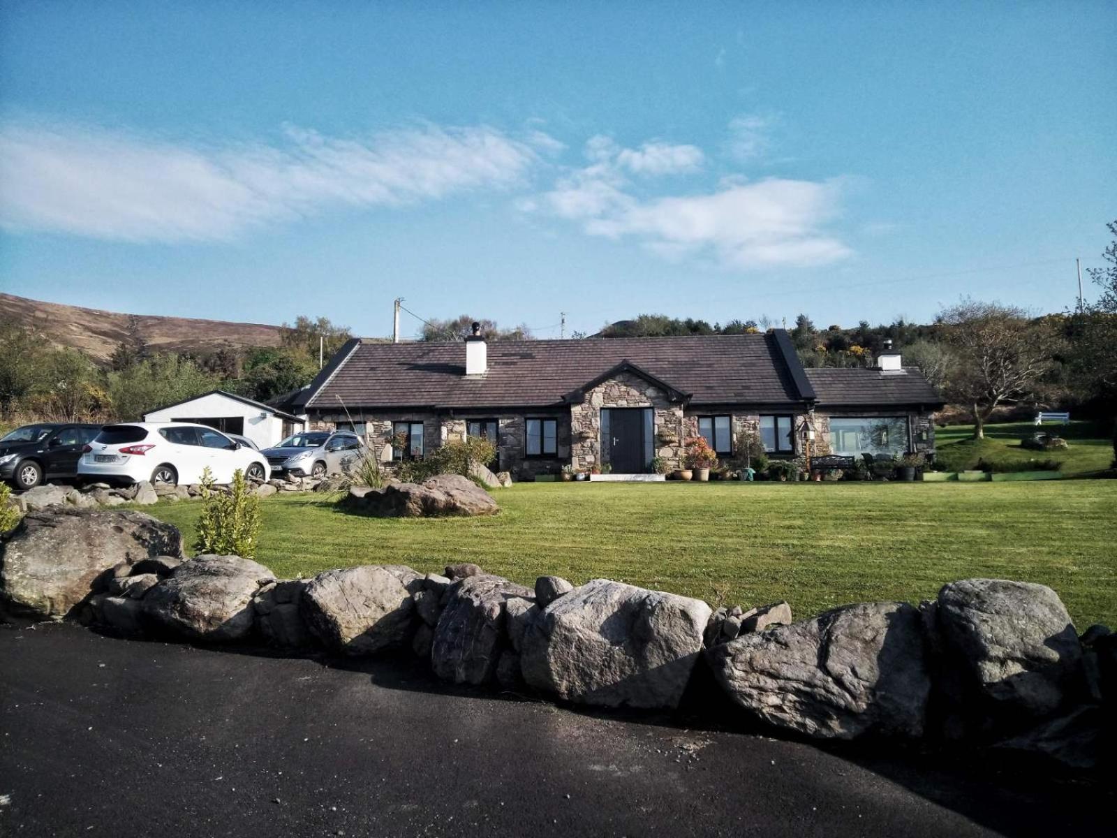 Great Lawn Kinisi 16K From The Town Centre V93 Hv56 Laune Bridge Exterior foto